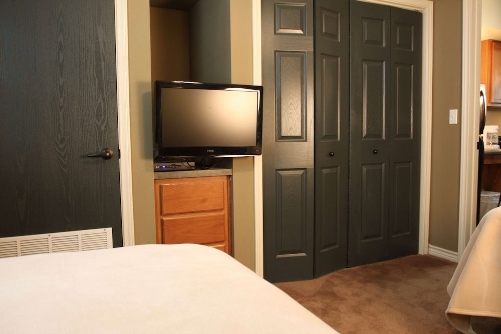 Eagle's Den Suites Kenedy a Travelodge by Wyndham
