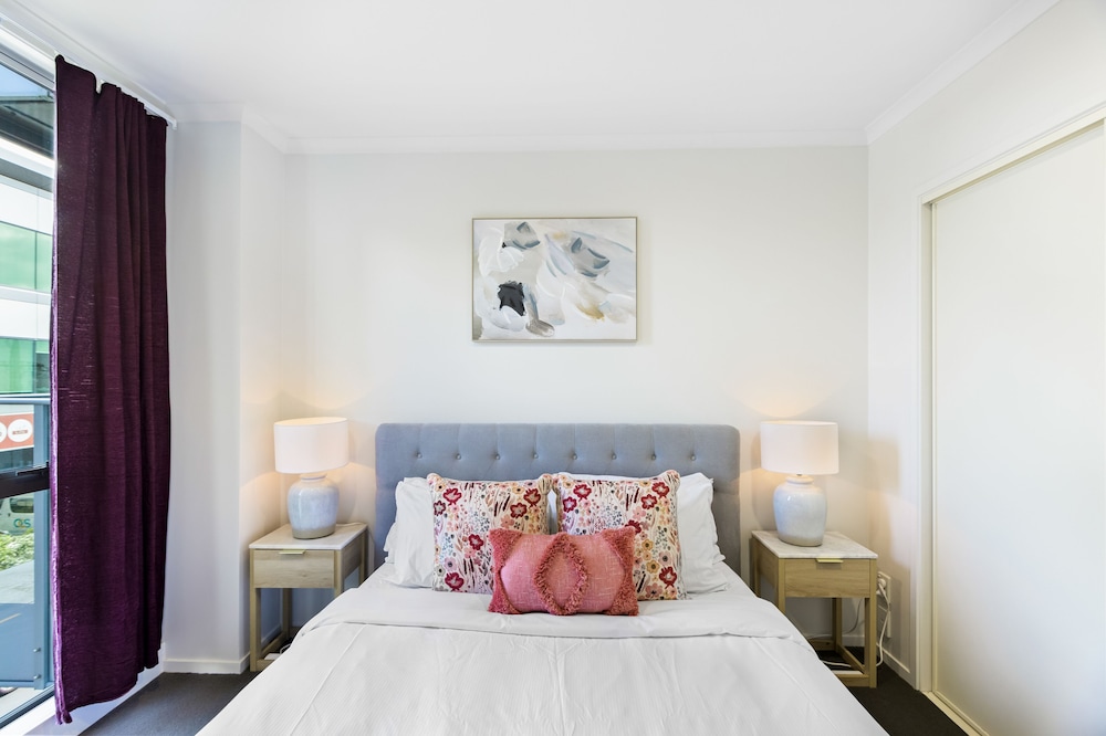 Superb 2BR Aprt in Central City - Wifi view 2