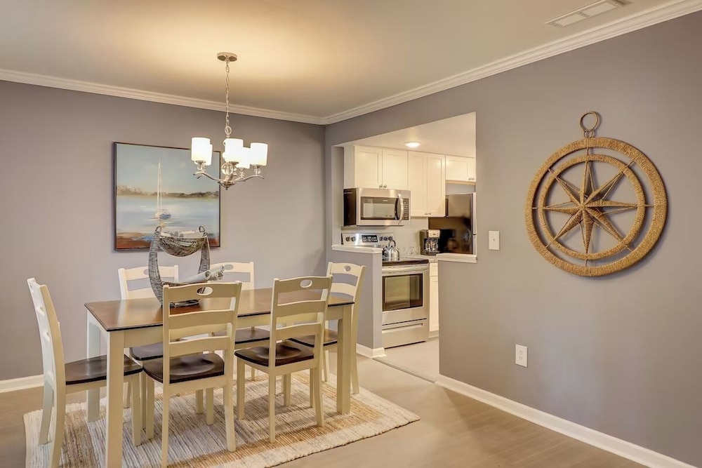 Spacious 3BR Hilton Head Getaway + Pool Access