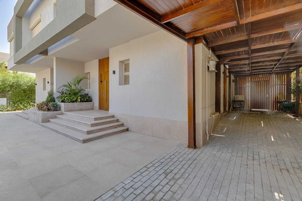 7BD Villa With Pool & Garden