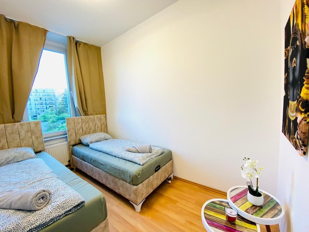 5 Bedroom Apartment near Schonbrunn