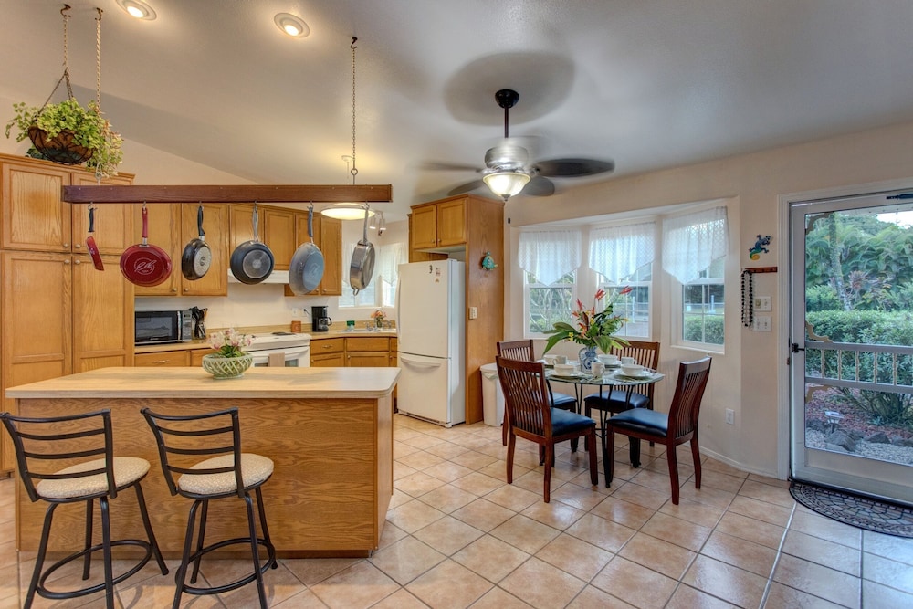 Hale O Makani 3 Bedroom Home by RedAwning view 2