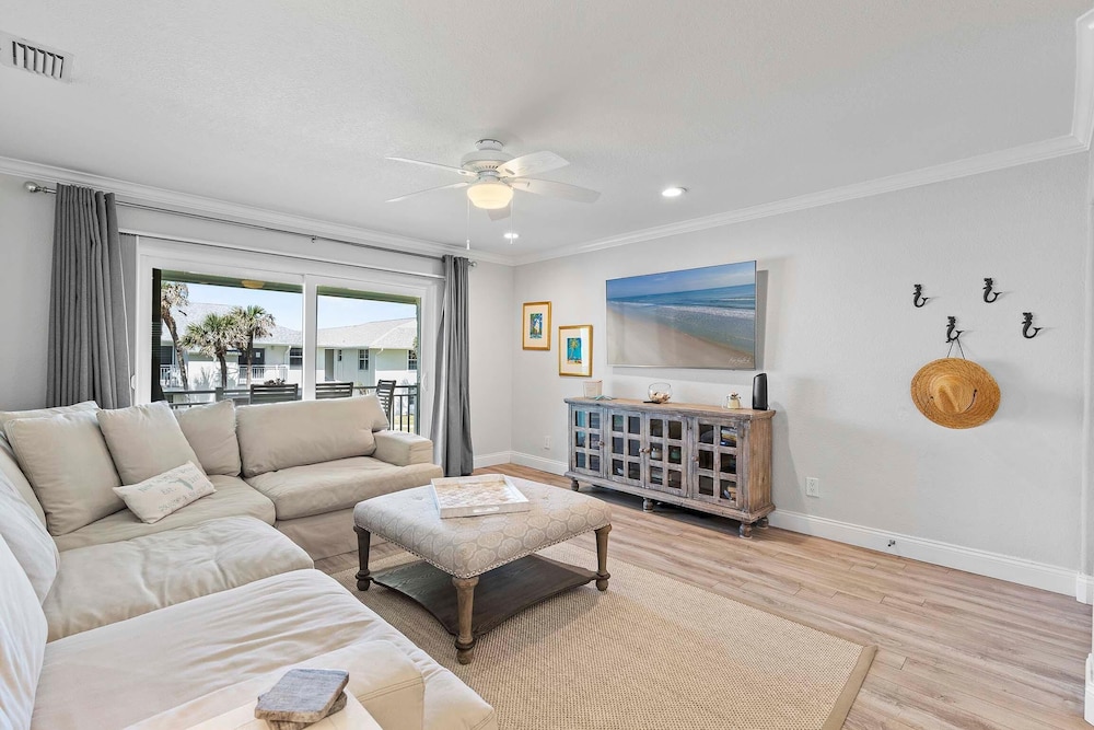 Colony Beach Club 248