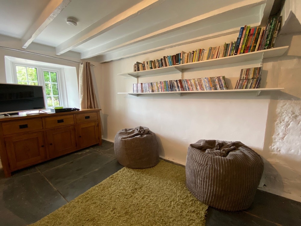 Charming Cottage for 5 Near Dartmoor, Beach, Pub view 2