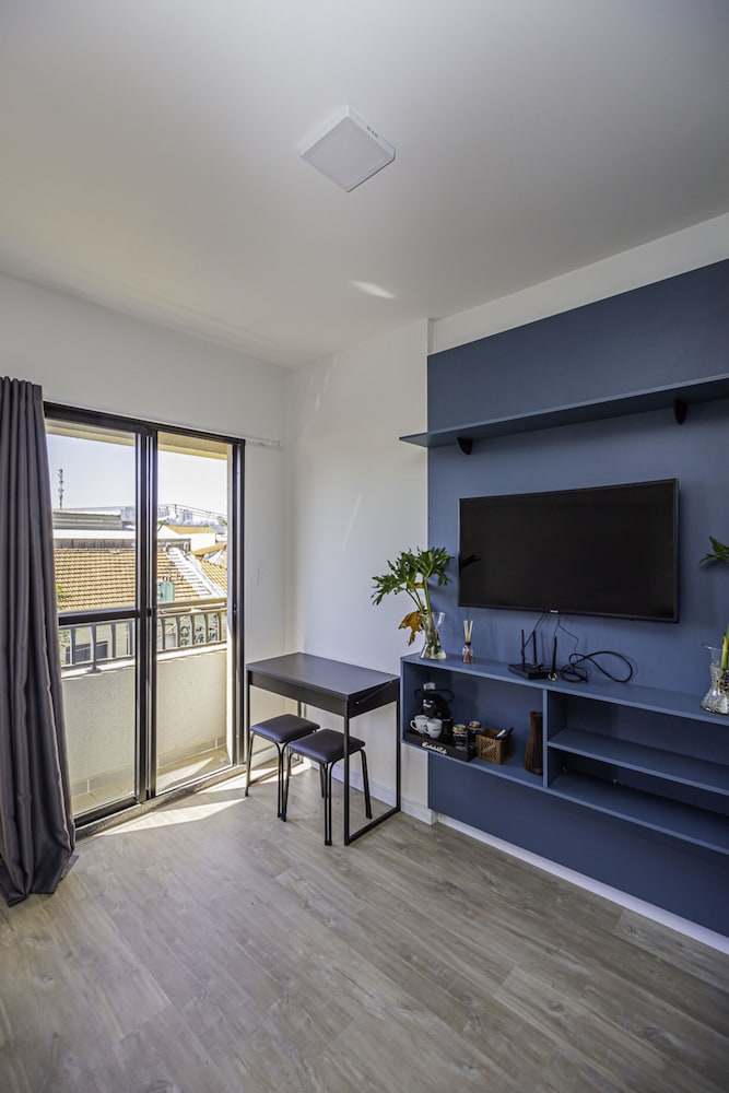 Loft com Smart Lock e Varanda no Bresser