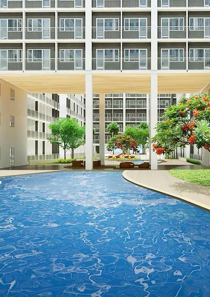 Len's Den - Flat in Pasay City Mall of Asia Manila