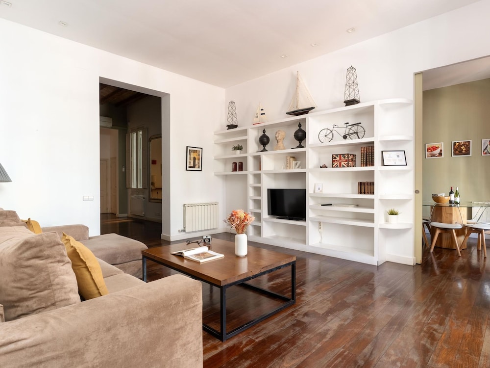 Apartamento de Tres Habitaciones con Terraza 11B
