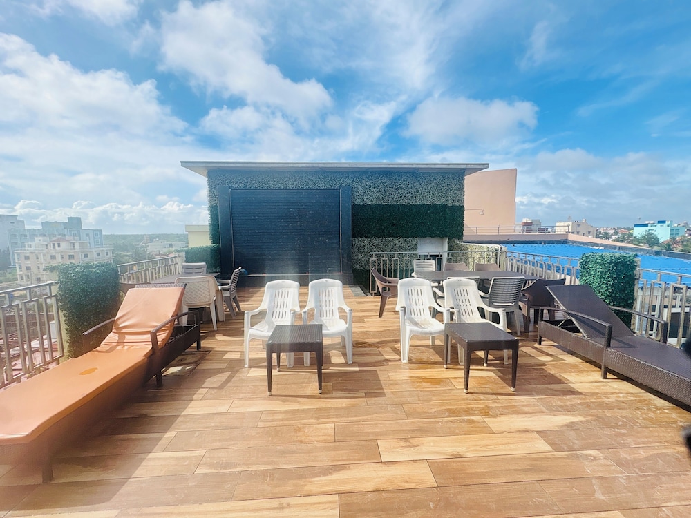 The Bay Suites Puri With Sea View
