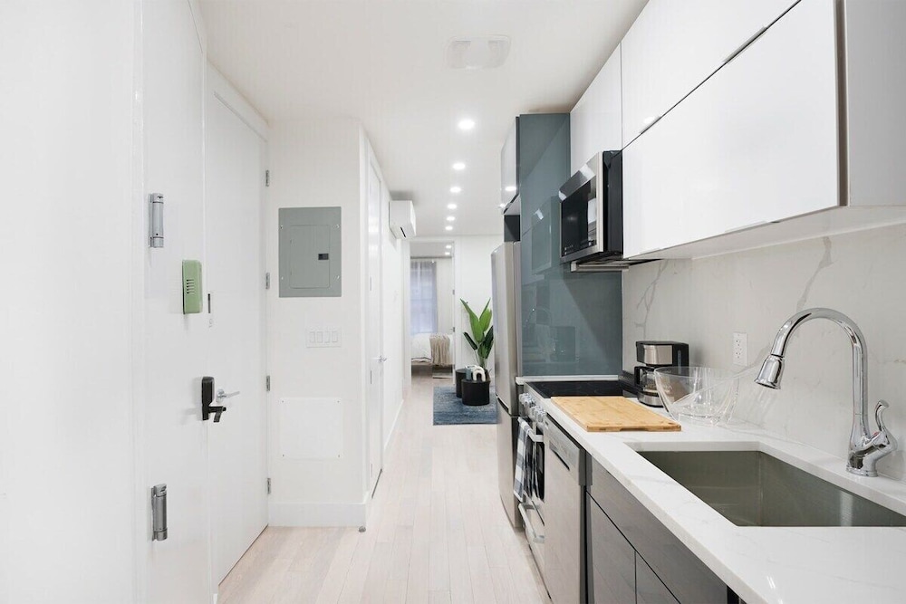 48 Midtown West Apt