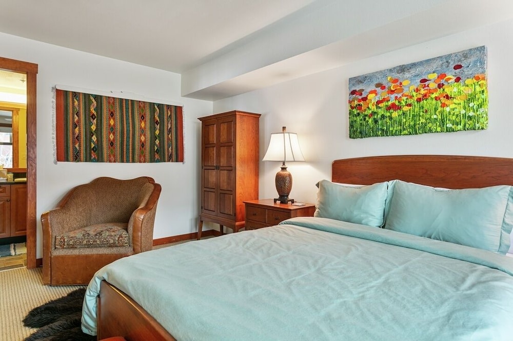 1311A - Two Bedroom Deluxe Eagle Springs West 2 Condo