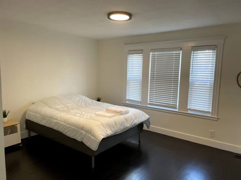 Modern Two Bedroom Condo - Near Boston