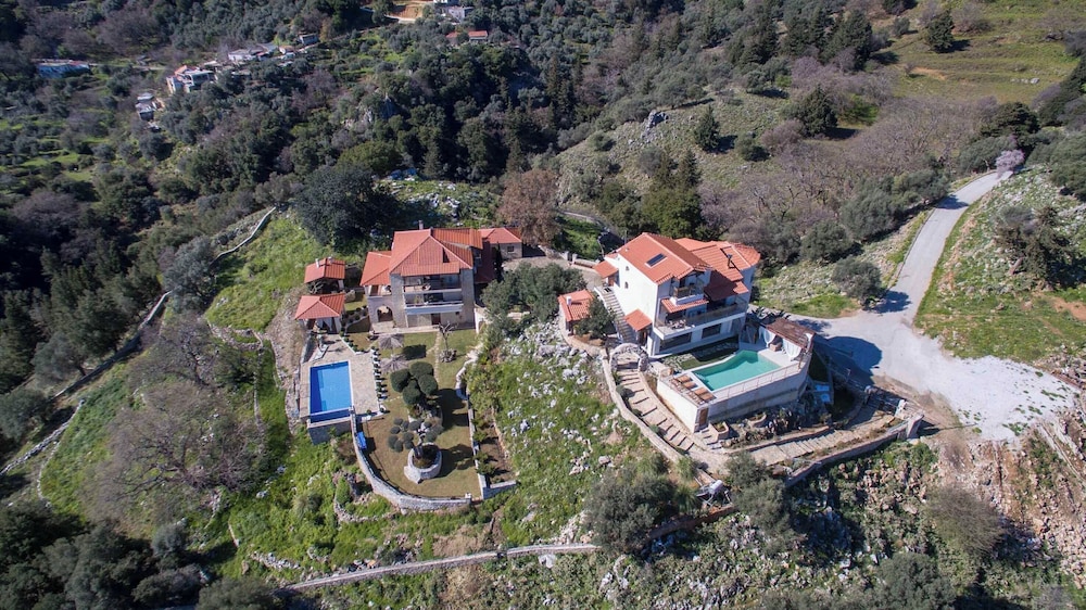 Geroulios Kastro Villas