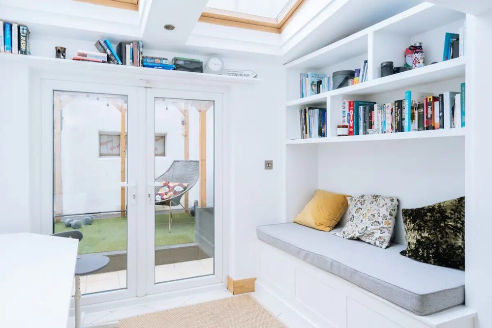 Stunning 3 Bedroom House in Dublin With Courtyard