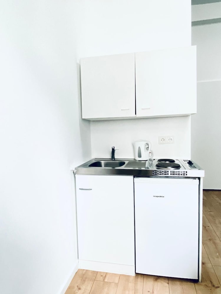 Spacious 8BR Apt with Terrace 16P