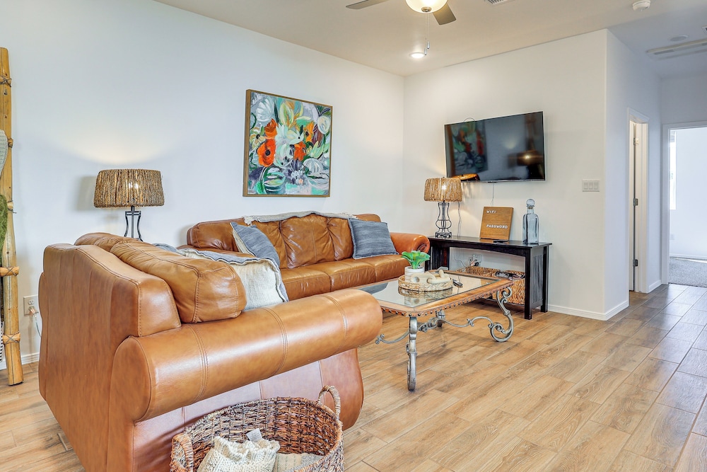 Home w/ Private Patio 10 Mi to Rio Grande!
