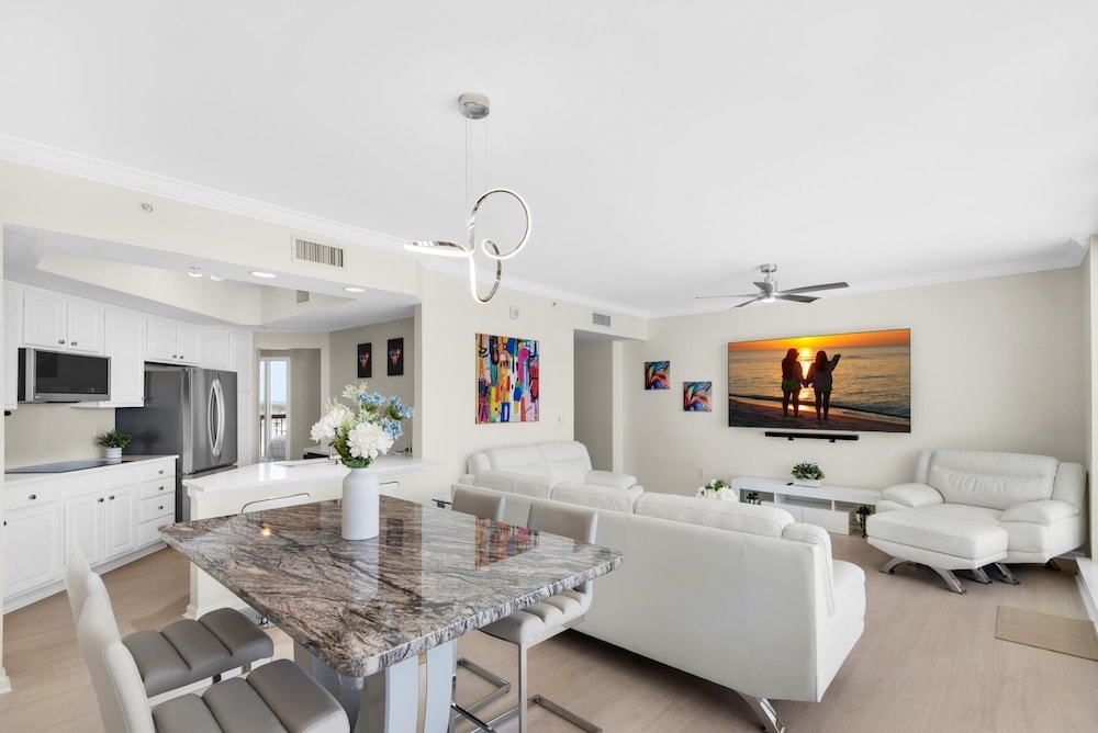 Silver Beach Towers 1003 West