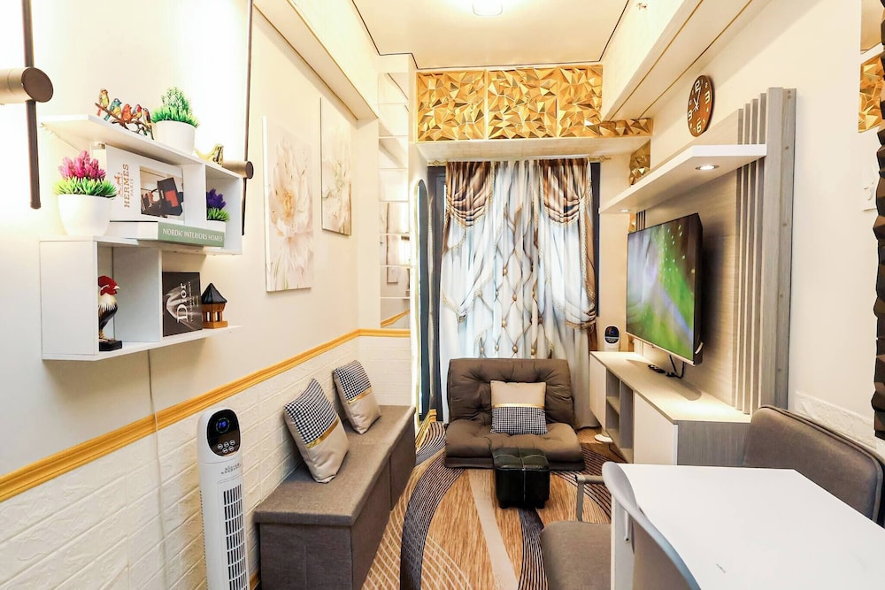 Sapphira Manor Luxurious Condo by the Bay