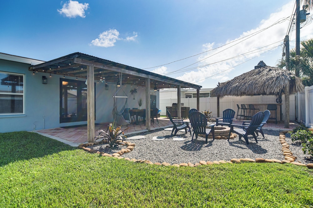 4 Mi to Indian Rocks Beach: Home w/ Backyard Oasis