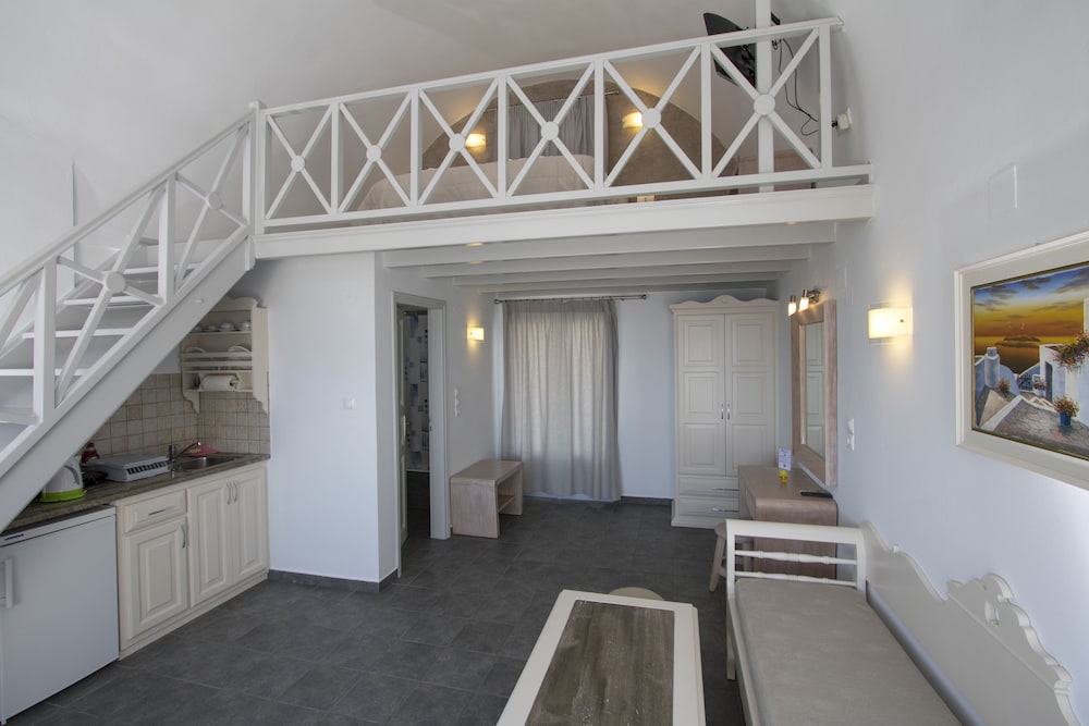 Erato Apartments