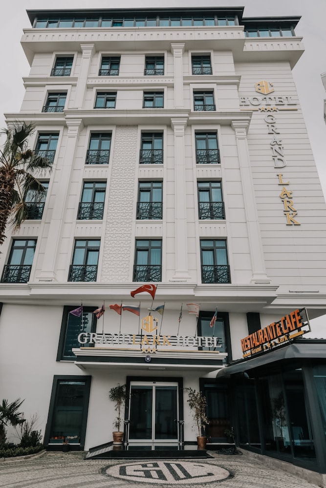 Grand Lark Otel - Image 16