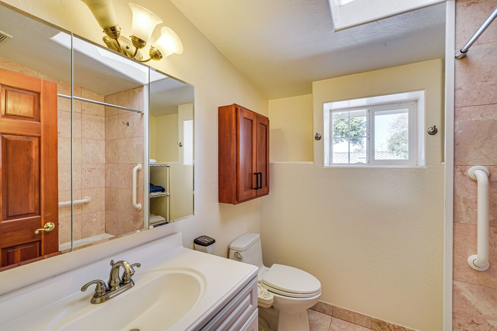 6 Blocks to Sjsu: Cozy Bungalow w/ Deck & Koi Pond