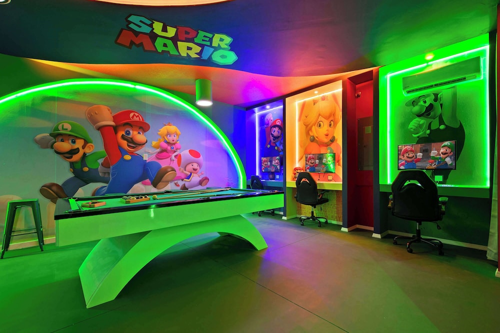 Luxurious Windsor Cay Villa Private Pool, Epic Game Room & Minutes to Disney!