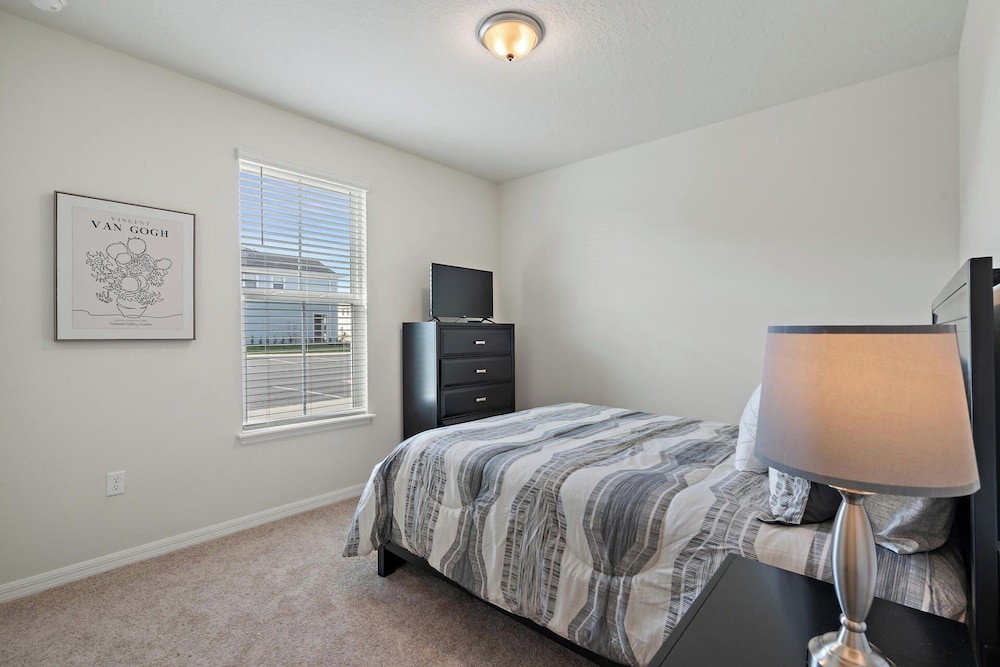 1228 Blue Island Dr
