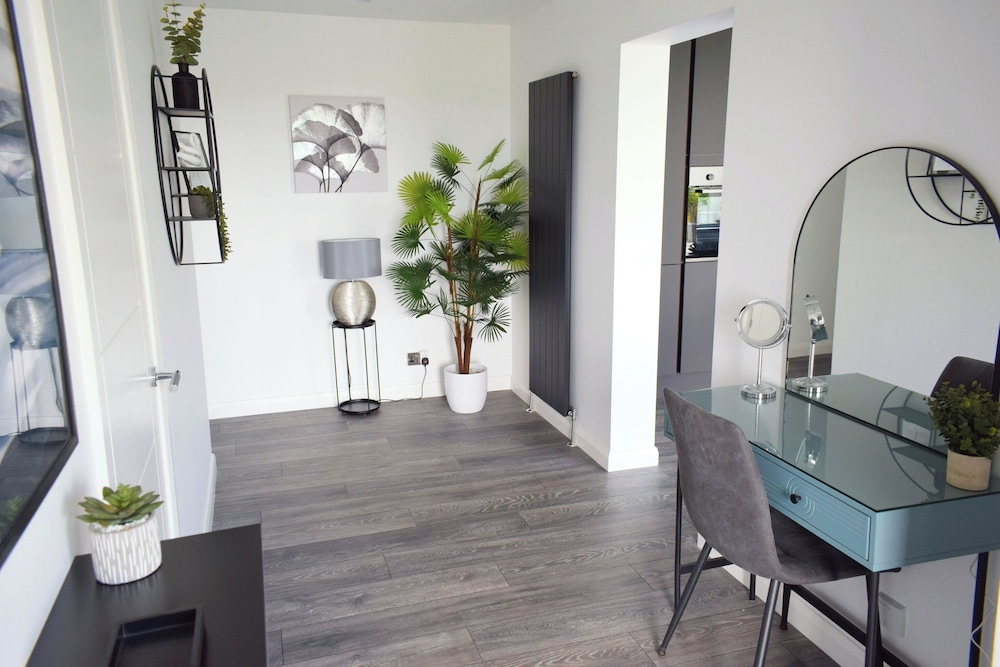 New Panoramic Riverview Apartment With Ev Plug