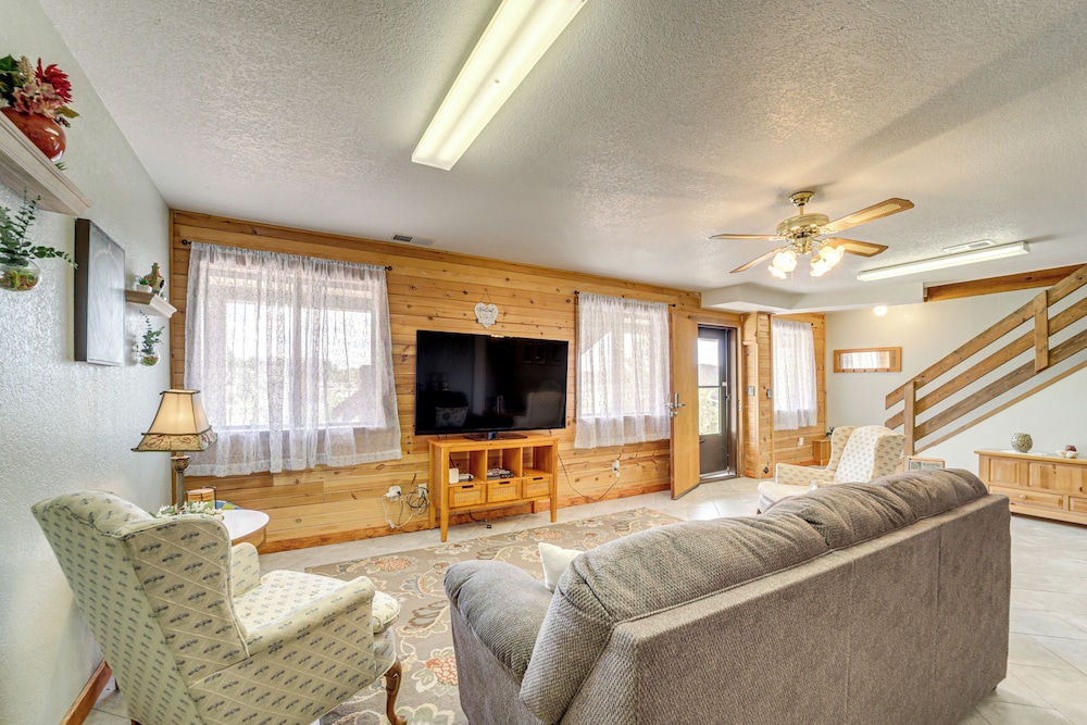 Mtn & Golf Course Views: Payson Retreat!