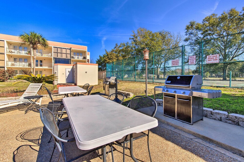 Biloxi Condo w/ Pool Access - Steps to Beach!