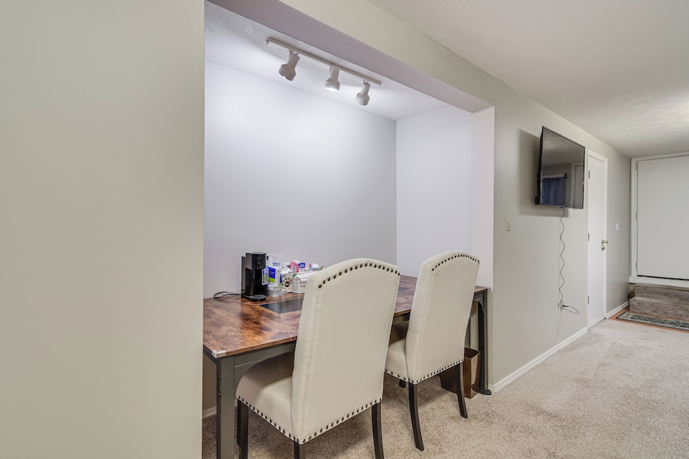 5 Mi to Branson Strip: Cozy Studio!