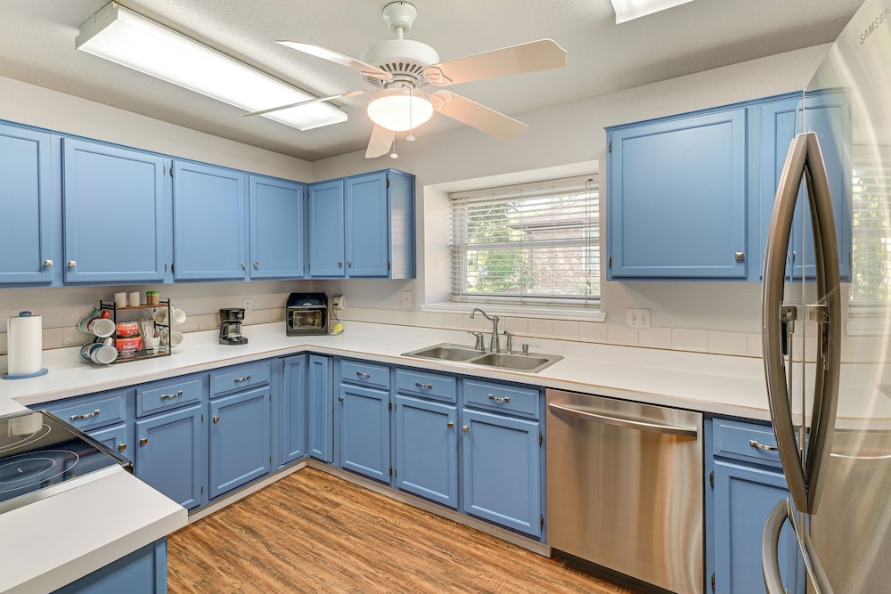 Pet-friendly Family Home 3 Mi to Lake Lewisville
