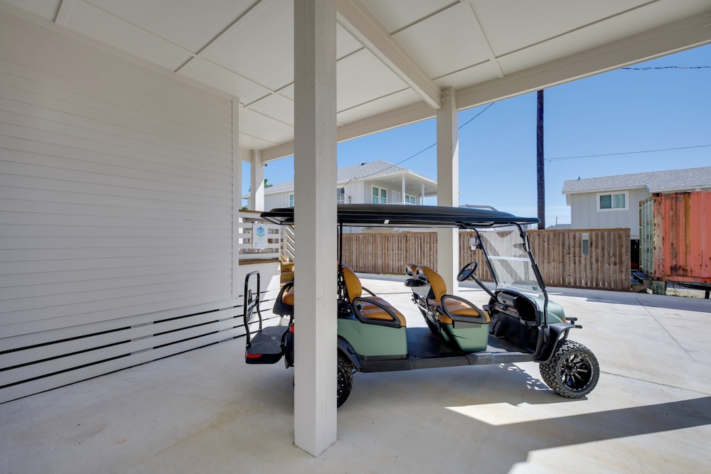 1 Mi to Beach: Home w/ Pool Access in Port Aransas