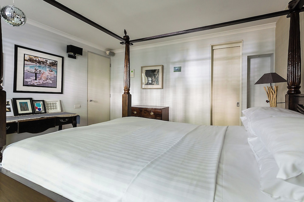 Holland Park Avenue VII by Onefinestay