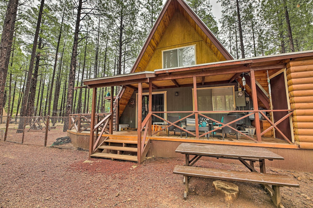 A-frame Pinetop Lakeside Cabin Under the Pines! view 3
