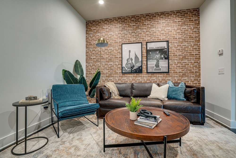 Lofts At 30th - Urban Lodge - Mins to Broadway!
