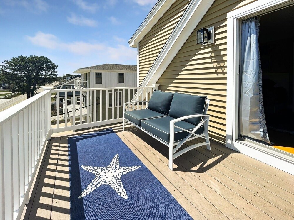 Sunnyside - Home With Ocean View 100 Yards To Moody Beach 5 Bedroom Home by RedAwning - Property Image 11