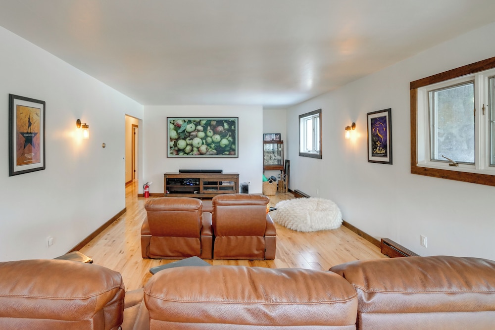 3 Mi to Colgate Lake: Mtn-view Home, Deck + Grill!
