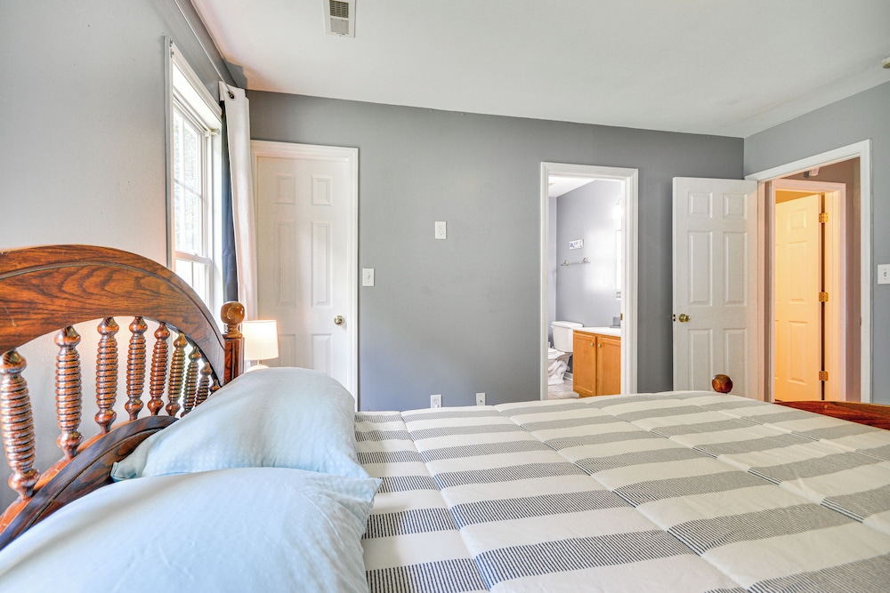 < 4 Mi to Dtwn Greensboro: Renovated Home w/ Yard!