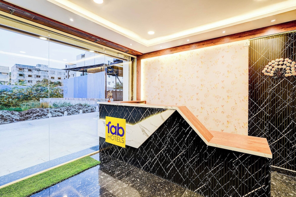 Fabhotel Leon Square