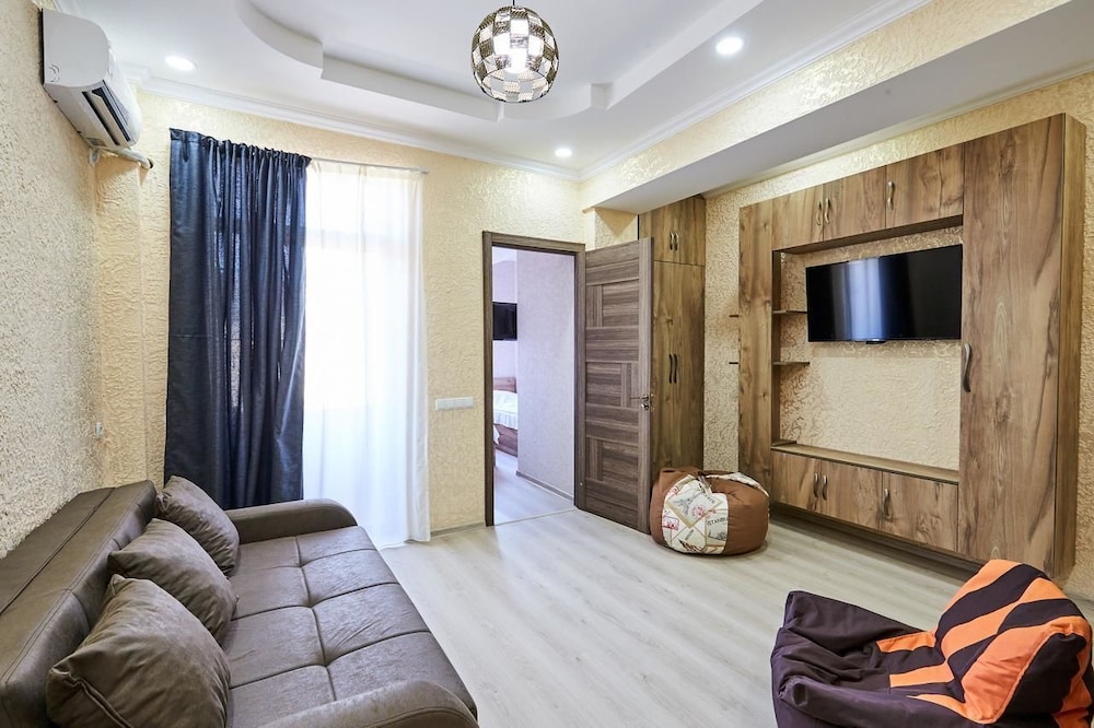 Flat 013 view 2
