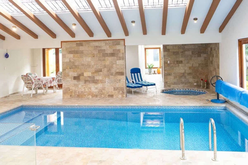 Lujosa Casa Guayllabamba BBQ Jacuzzi Gym Piscina