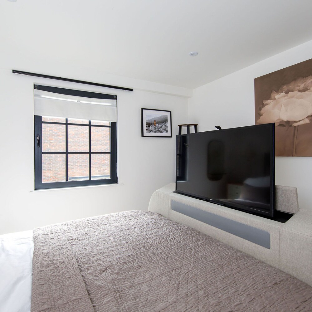 Stylish City Centre Apartment With Sauna view 3