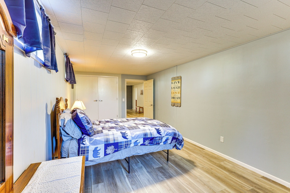 3 Acres of Serenity! Countryside Home in Dickinson