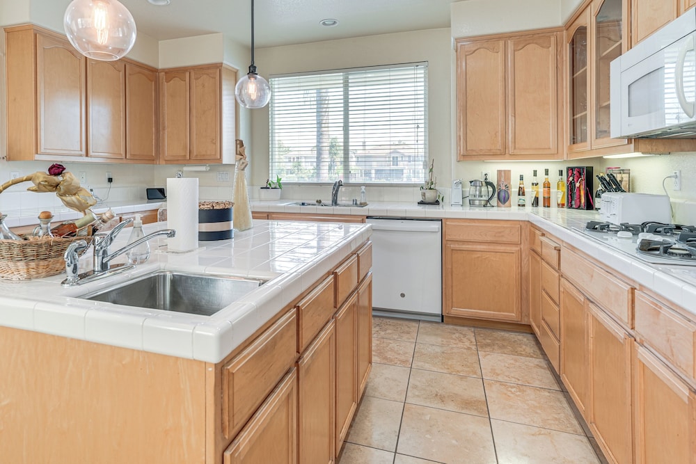 3 Mi to Main St Tracy: Homey Retreat w/ Game Room!