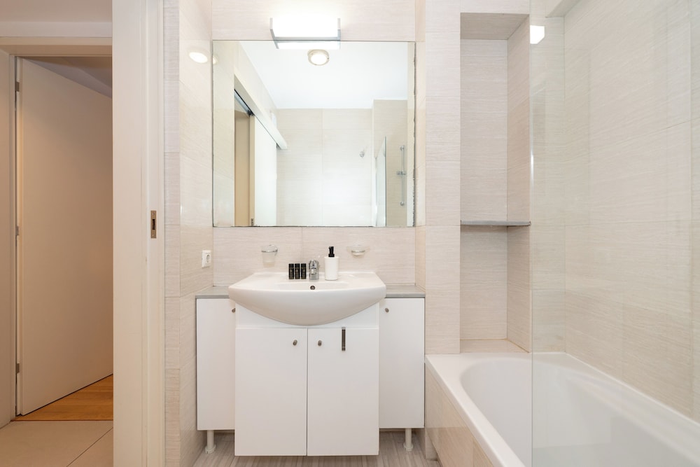 Minimalist 2Bedroom Apartment with Balcony in the heart of Athens