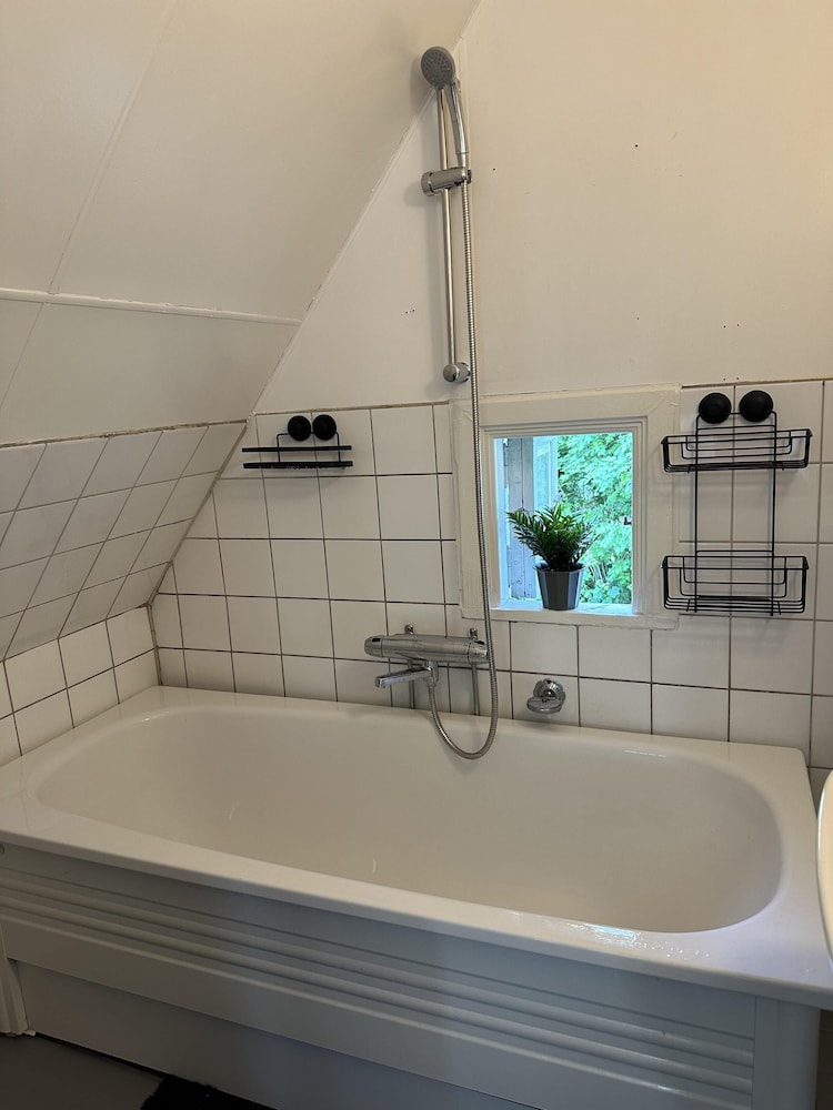 Stockholm - 5-beds - Sleeps 12 - Garden