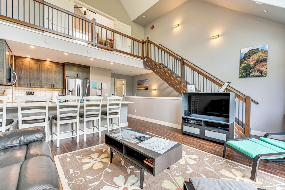 Ski-in/ski-out Gemini Lift Access! Home w/ Hot Tub