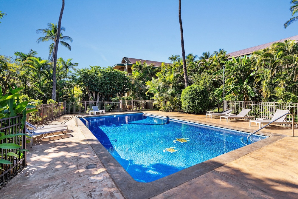Kalama Terrace P-307 - 3rd-floor Walkup, 7 min Walk to Charley Young Beach, AC!