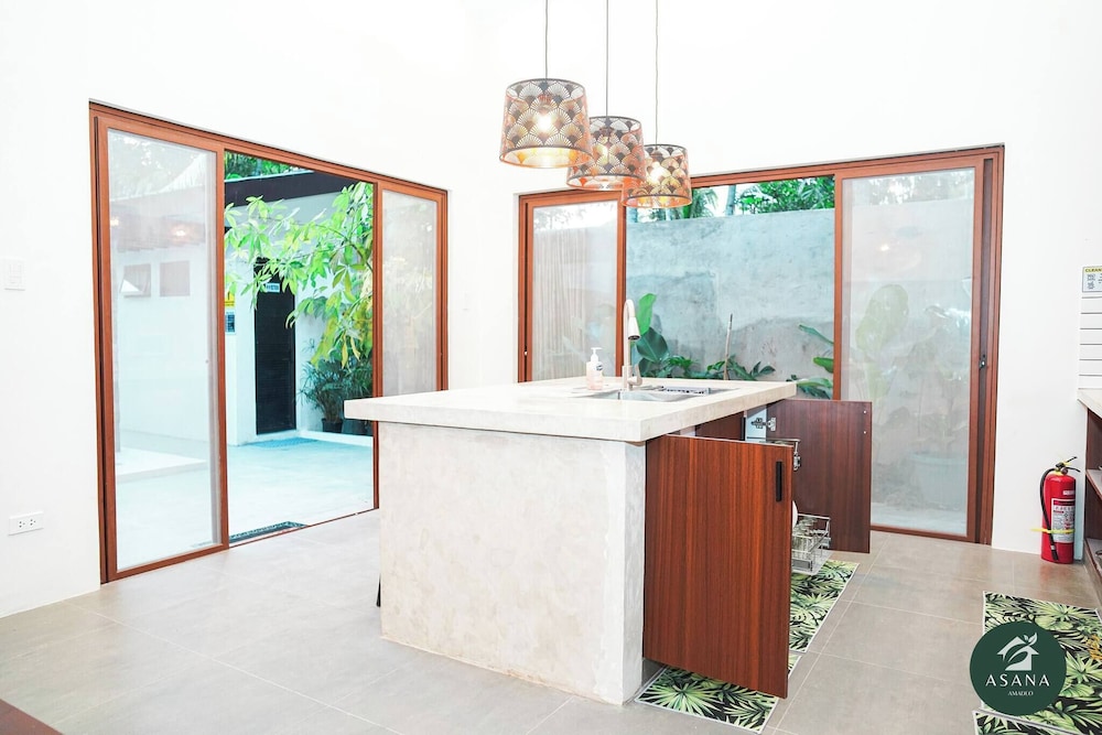Modern Tropical 2BR Villa & Pool Retreat in Amadeo